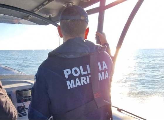 Pol&iacute;cia Mar&iacute;tima apreende 124 bid&otilde;es de combust&iacute;vel &agrave; deriva no mar a sul de Albufeira