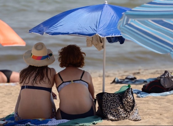 APA esclarece que banhistas podem colocar chap&eacute;us-de-sol em frente &agrave;s concess&otilde;es de praia