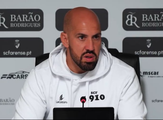 Jos&eacute; Faria continua no comando t&eacute;cnico do Farense por mais uma temporada