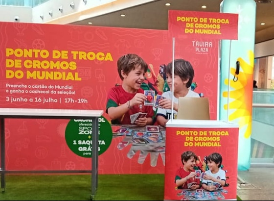 Tavira Plaza cria espa&ccedil;o para a troca de cromos do Mundial de 2026