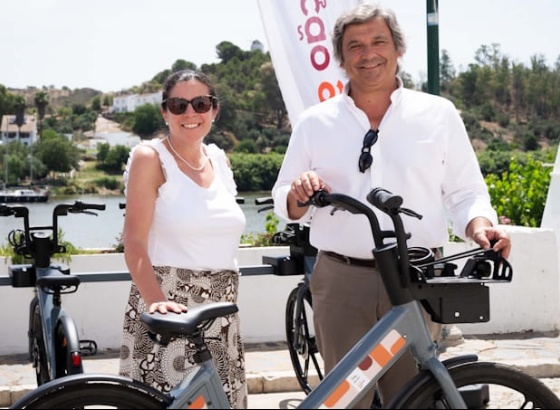 Bicicletas el&eacute;tricas partilhadas convidam a descobrir Alcoutim de forma sustent&aacute;vel