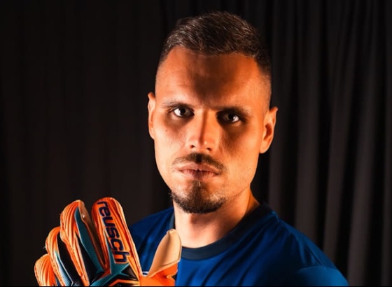 Guarda-redes croata Fabijan Buntic regressa a Portugal para refor&ccedil;ar Farense
