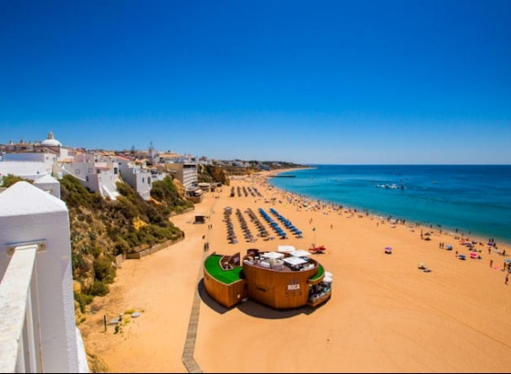 C&acirc;mara de Albufeira vai intensificar fiscaliza&ccedil;&atilde;o de c&oacute;digo de comportamentos