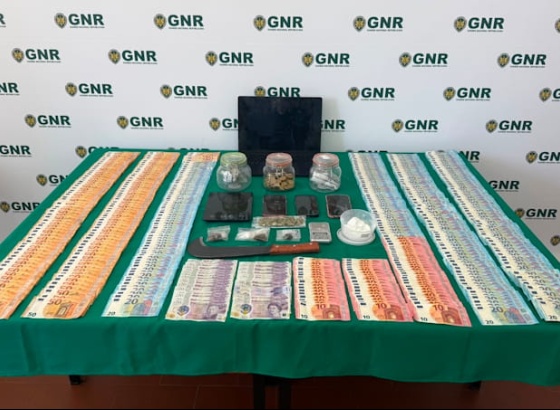 Homem e mulher detidos por tr&aacute;fico de droga em Albufeira