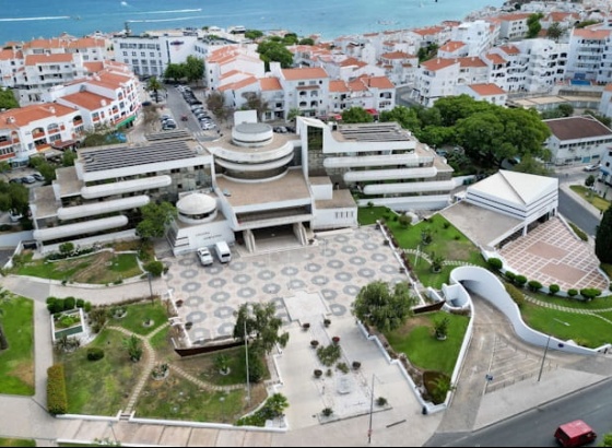 Albufeira permite obras em julho e setembro e mant&eacute;m suspens&atilde;o em agosto