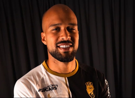 Avan&ccedil;ado brasileiro Gabriel Barbosa &eacute; a sexta contrata&ccedil;&atilde;o do Farense