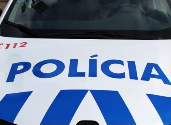 Pris&atilde;o preventiva para suspeito de roubo com viol&ecirc;ncia que feriu homem em Faro