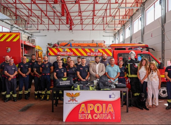 Junta de Freguesia de Albufeira e Olhos de &Aacute;gua entrega 18 equipamentos de prote&ccedil;&atilde;o aos bombeiros