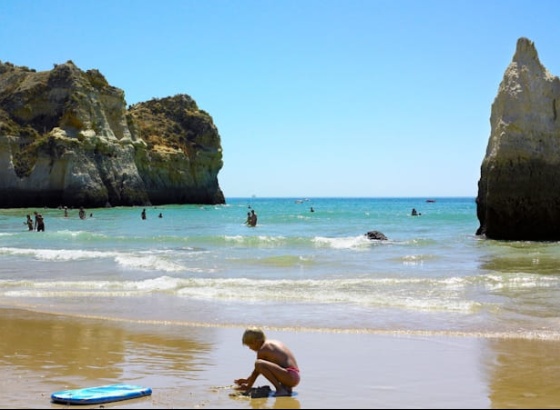 Primeiro semestre confirma crescimento do turismo no Algarve em h&oacute;spedes, dormidas e receitas