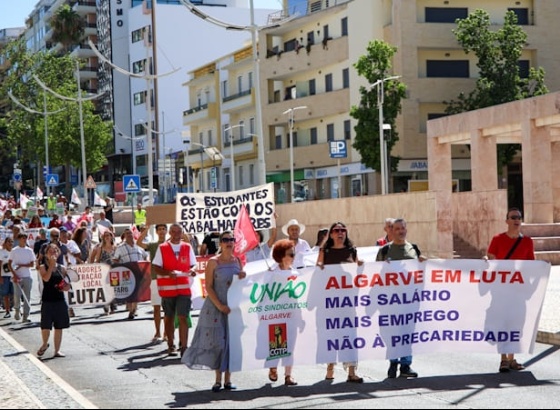 Centenas de trabalhadores manifestaram-se em Faro por melhores condi&ccedil;&otilde;es de trabalho 