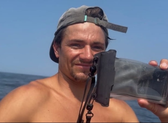 Travessia de Pyrrait homenageia legado de surfista desaparecido Arran Strong 