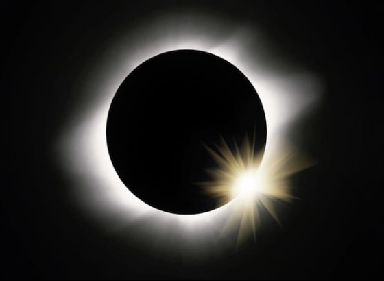 Portugal testemunha hoje pela primeira vez desde 1912 um eclipse total do Sol