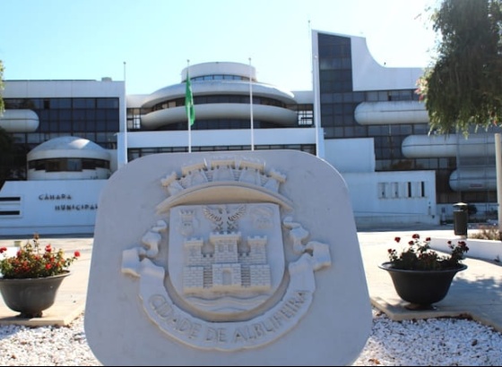 Associa&ccedil;&atilde;o pondera ser assistente em processo contra autarca de Albufeira