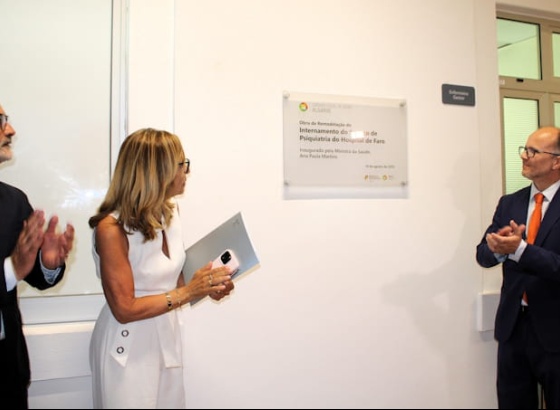 Ana Paula Martins visitou v&aacute;rias unidades e val&ecirc;ncias de sa&uacute;de no Algarve
