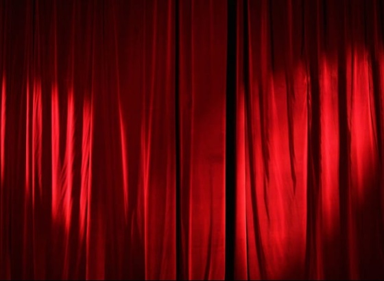 Companhia Luar Teatro leva ao palco &ldquo;Uma Estrada para o Sil&ecirc;ncio&rdquo; em Silves