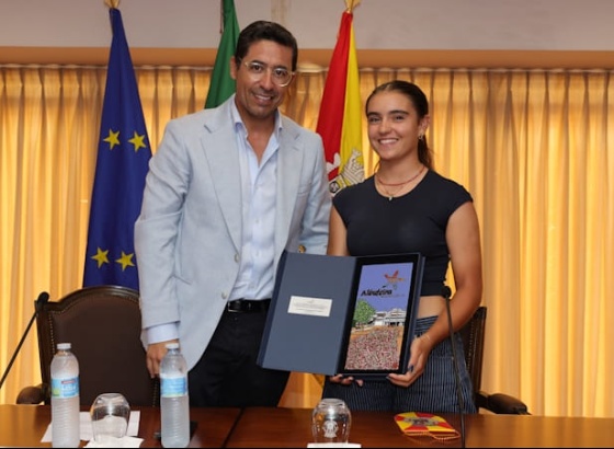 Ciclista L&uacute;cia Martins homenageada pelo Munic&iacute;pio de Albufeira