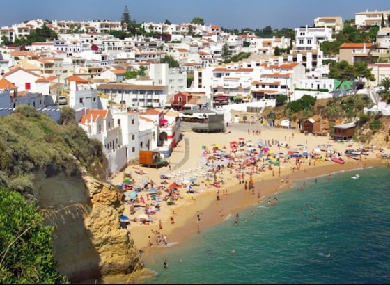Algarve bate recorde de dormidas em julho