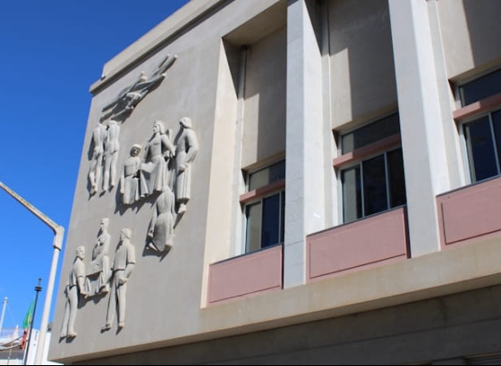 Suspeito de abusar dos filhos em Faro aguarda resto do julgamento em liberdade