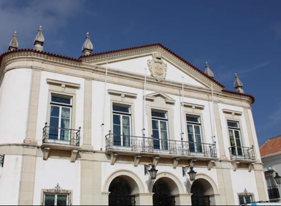 C&acirc;mara de Faro promete dar "nova vida" ao Cais Comercial