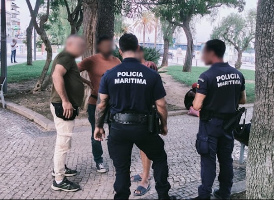 Dois estrangeiros em situa&ccedil;&atilde;o irregular identificados em opera&ccedil;&atilde;o conjunta em Portim&atilde;o