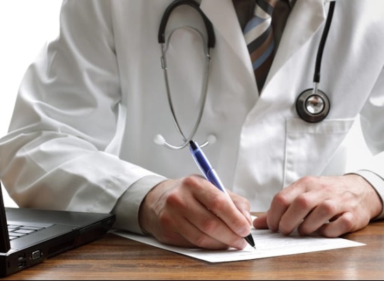 M&eacute;dico suspeito de violar paciente em Albufeira fica em pris&atilde;o preventiva