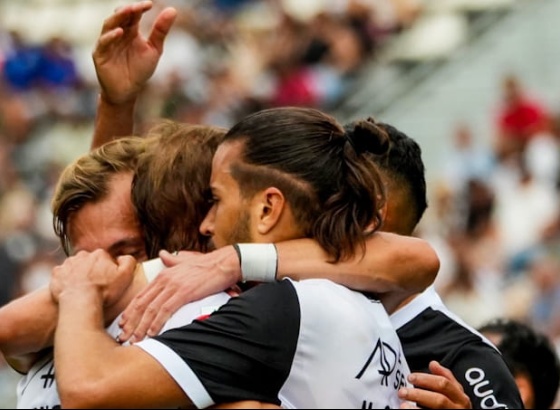 II Liga: Farense bate Feirense e sobe ao p&oacute;dio