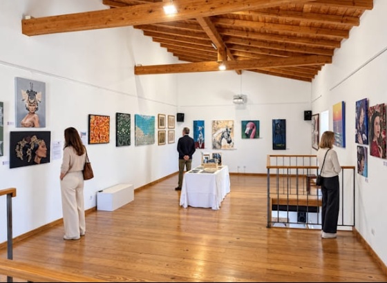 &ldquo;Arte em Movimento&rdquo; leva cria&ccedil;&atilde;o art&iacute;stica a Ferragudo e apoia crian&ccedil;as e fam&iacute;lias