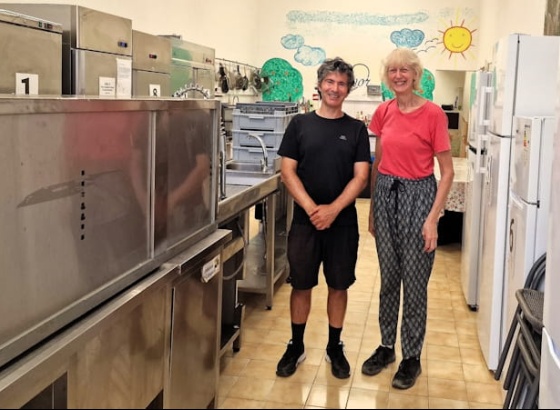 Ideias do Levante entrega equipamento de cozinha &agrave; Portim&atilde;o Soup Kitchen