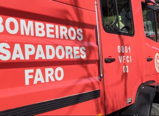 Nove pessoas regressam a casa ap&oacute;s inc&ecirc;ndio no bairro da Horta da Areia em Faro 