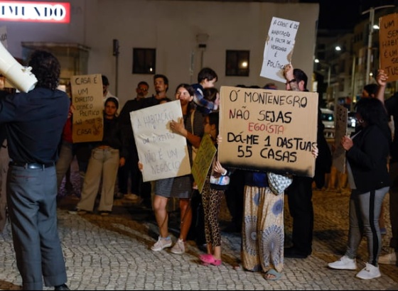 Habita&ccedil;&atilde;o: Seis dezenas manifestam-se em Faro contra custo das casas
