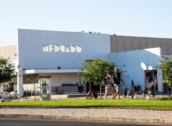 Concurso aberto para explora&ccedil;&atilde;o de sete lojas nos Mercados de Tavira, Cabanas e Luz