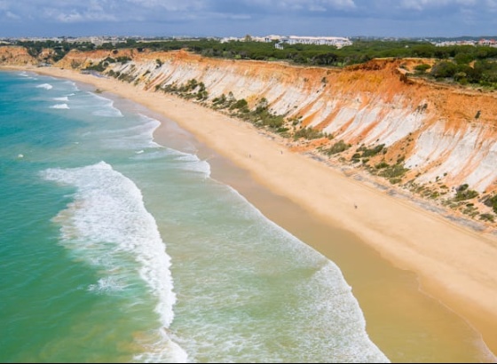 Praia da Fal&eacute;sia conquista 4.&ordm; lugar entre as melhores praias da Europa 