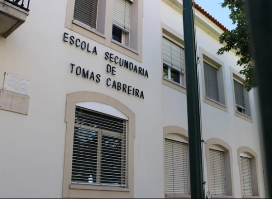 Estudantes da Tom&aacute;s Cabreira saem &agrave; rua para exigir mais investimento na escola p&uacute;blica