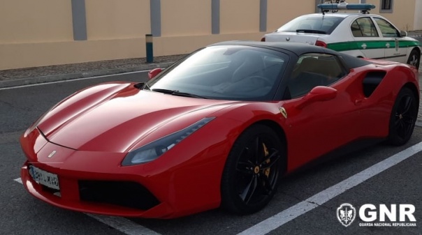 Ferrari furtado em Espanha recuperado pela GNR em Vilamoura