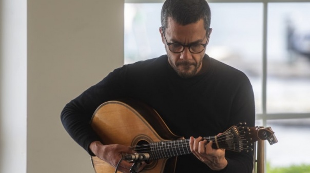 Um dos mais "virtuosos guitarristas" da atualidade atua em Olhão  