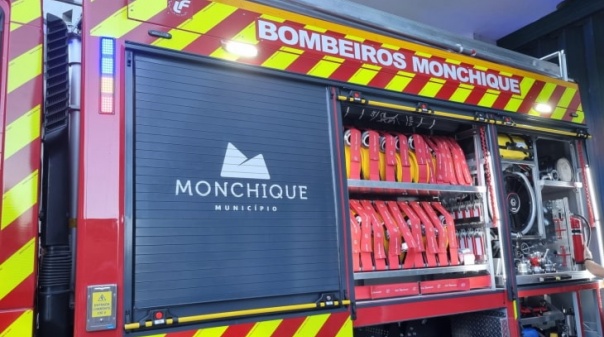 Bombeiros Voluntários de Monchique têm novo veículo urbano de combate a incêndios 