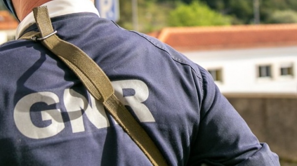 Dois detidos por tráfico de estupefacientes em Albufeira e Armação de Pêra