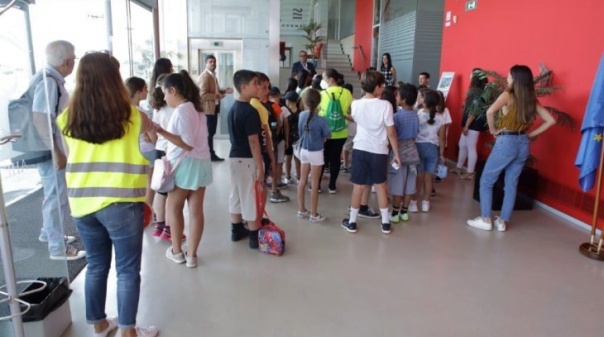 Escolas do 1º ciclo de Albufeira acolhem projeto “Startiupi” que estimula o empreendedorismo nos mais novos  