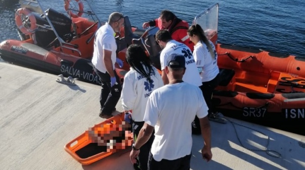 Tripulante de veleiro resgatado em paragem cardiorrespiratória ao largo de Olhão