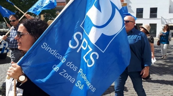 Professores contratados reuniram-se em Faro exigindo mais do Governo contra a precariedade
