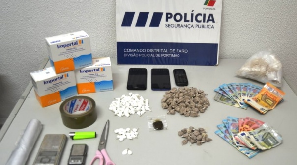 Portimão: PSP detém homem e apreende quase 1.500 doses de drogas