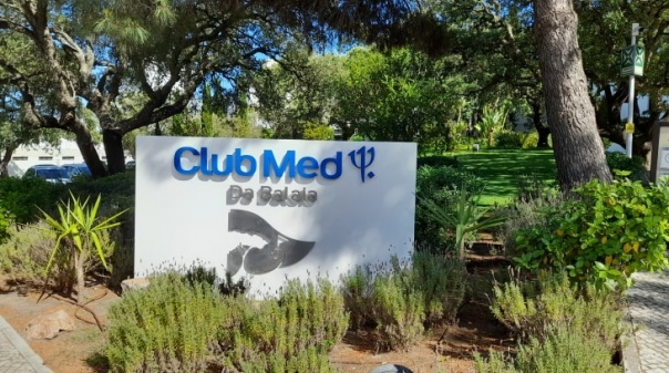 Trabalhadores do Club Med da Balaia suspendem greve que estava marcada para 10 e 15 de agosto