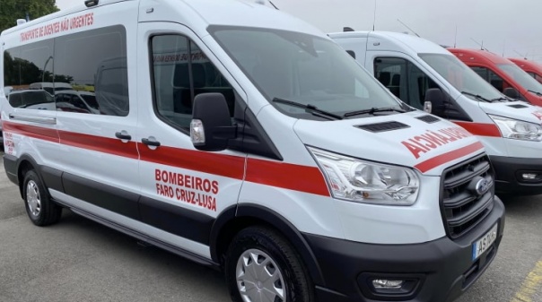 Casal doa 12 ambulâncias a corporações de bombeiros, Cruz Lusa de Faro foi contemplada 