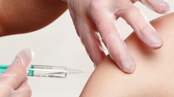 Vacinação contra a covid-19 a partir dos 50 anos vai avançar em breve