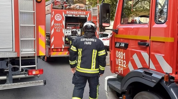 Faro: Incêndio em quarto de alojamento local com um ferido leve 