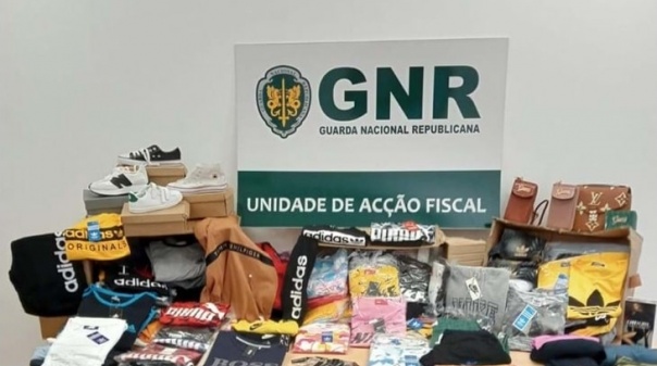 GNR apreende 400 artigos contrafeitos no Algarve e constitui uma arguida