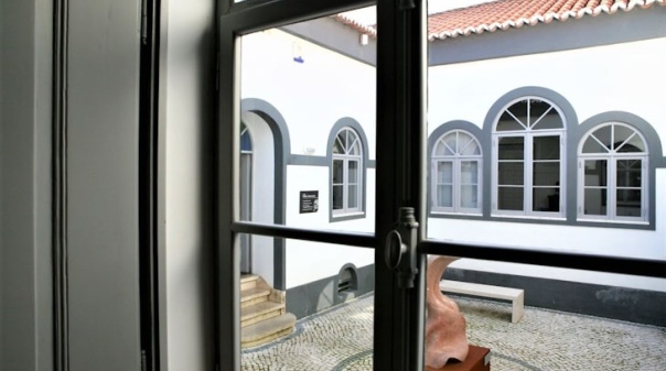 Portimão: Com novo horário, Casa Manuel Teixeira Gomes inaugura exposição de Querubim Lapa