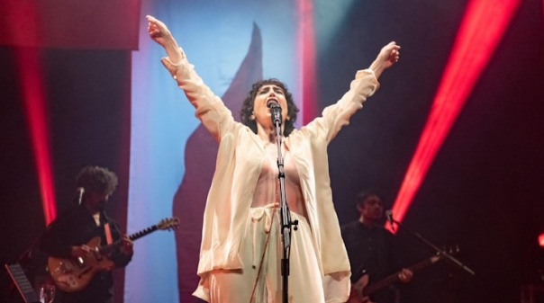 Adrianha Calcanhoto e Dino D'Santiago na programação de junho do Teatro das Figuras