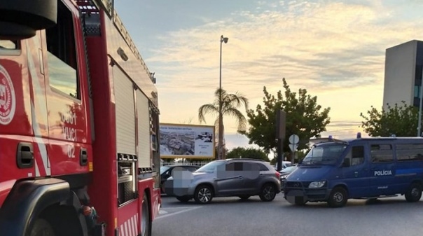 Colisão entre quatro veículos provoca um ferido grave e cinco ligeiros em Faro