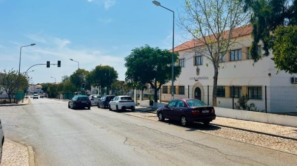 Requalificação da estrada do Paraíso-Ferreiras vai arrancar em breve